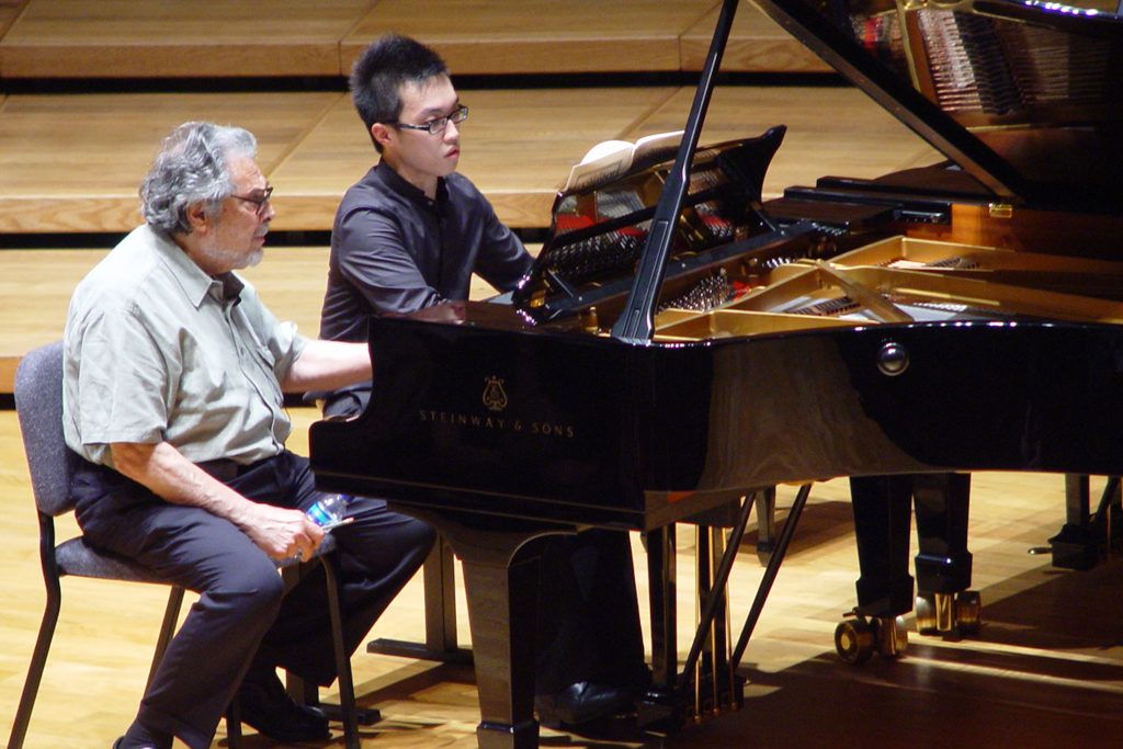 In masterclass with then-student Cheng Shih-Wei.