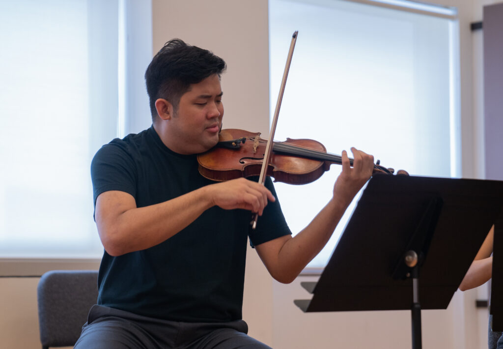 Jonathan Ong, violin